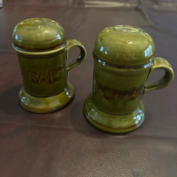Other - Vintage LA Pottery shakers